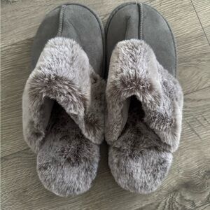 Cozy Gray Faux Fur Women's Slippers